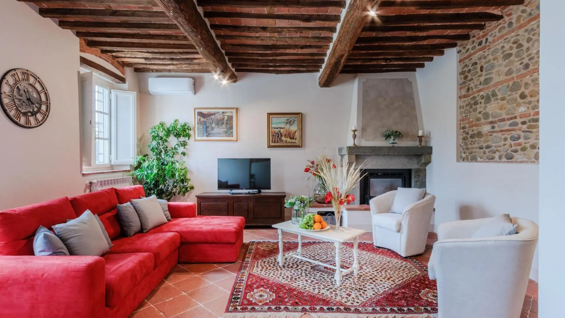 Villa Papari Montecarlo 0*,  Olaszország