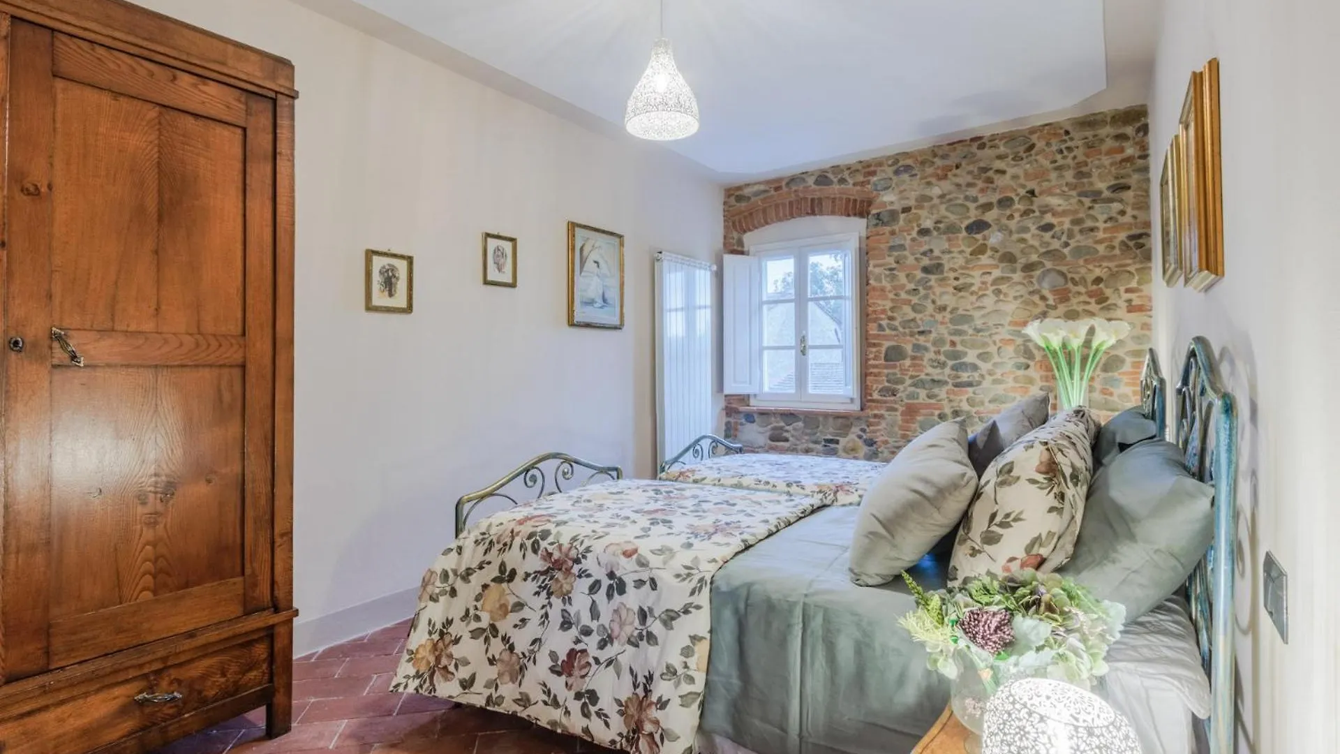 Villa Papari Montecarlo 0*,  Olaszország