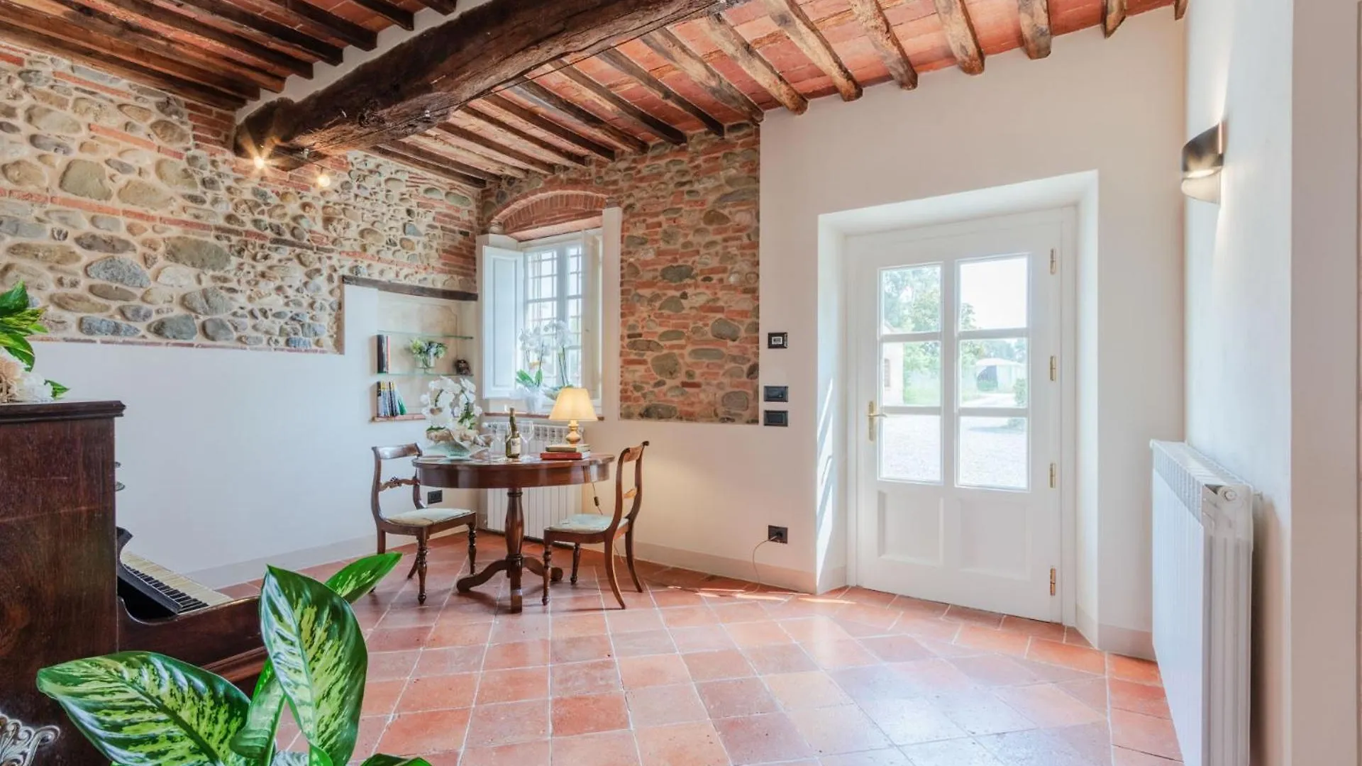 Villa Papari Montecarlo Olaszország