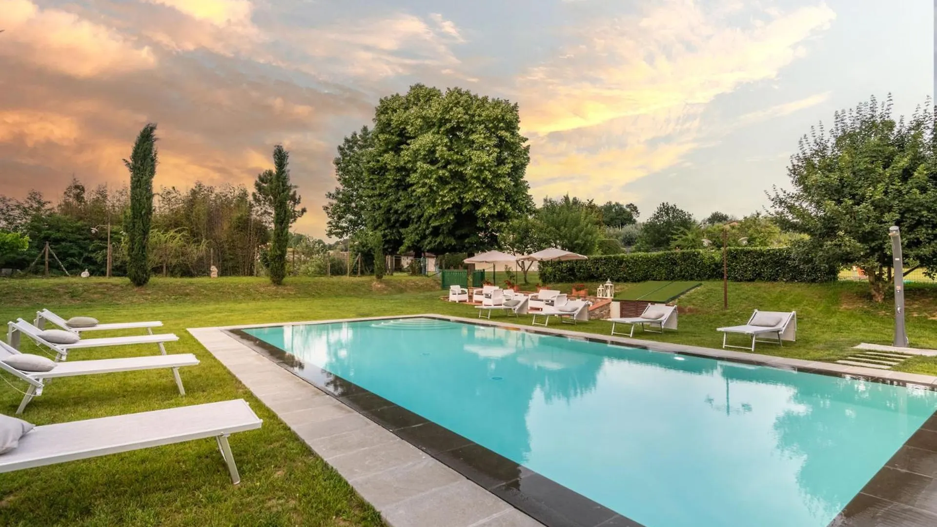 Villa Papari Montecarlo 0*,